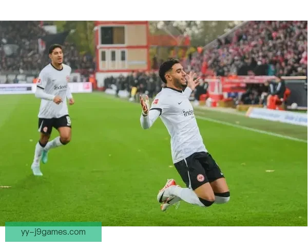 奥马尔马尔穆什梅开二度助曼城锁定足总杯八强席位